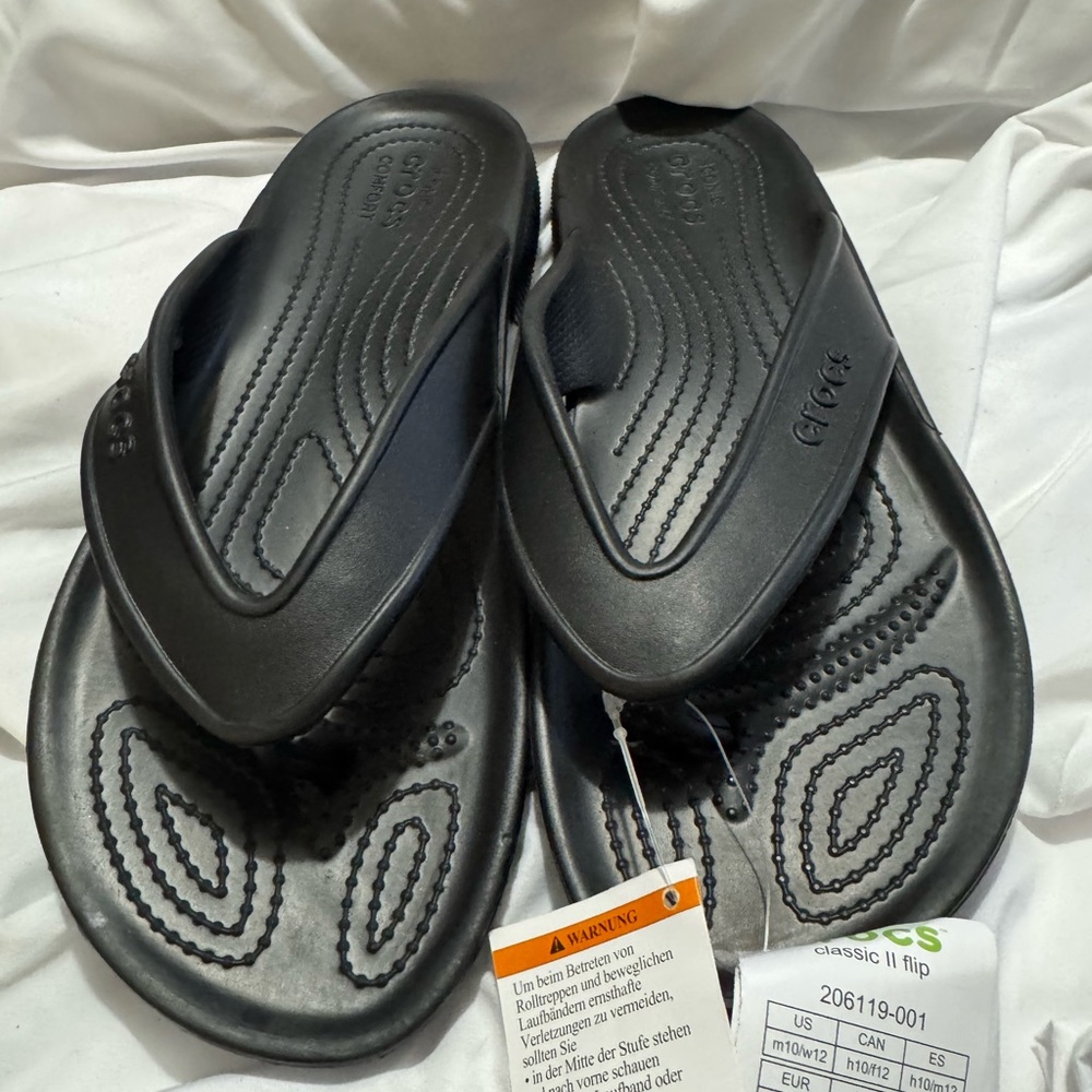 CROCS  UNISEX Classic Black Sandals 
Men’s size 10, women’s size 12